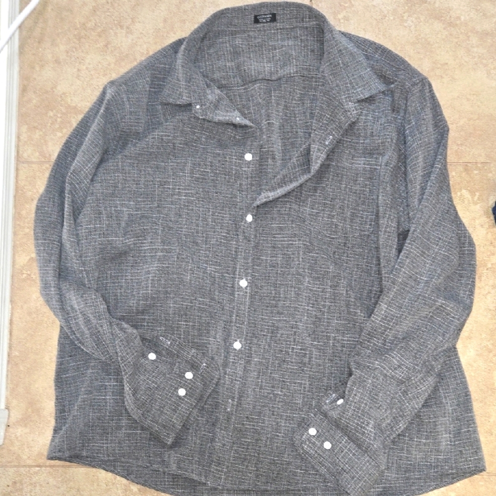 Men's Gray Button-Up Shirt